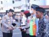 Kapolda Sumsel Irjen Pol A.Rachmad Wibowo SIK Diwakili Wakapolda Sumsel Brigjen Pol M.Zulkarnain SIK MSI Memberikan PIN Emas Dan Piagam Penghargaan